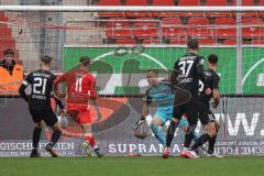 3. Liga; FSV Zwickau - FC Ingolstadt 04; Tor Jubel Treffer für Zwickau 1:0 Ziegele Robin (4 FSV) Torwart Marius Funk (1, FCI) Eichinger Noel (11 FSV) Tobias Schröck (21, FCI) Pascal Testroet (37, FCI)