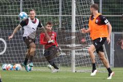 3. Liga; FC Ingolstadt 04 - Trainingsauftakt, Patrick Schmidt (9, FCI) Torwart Markus Ponath (40, FCI)