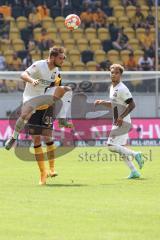 2.BL; Dynamo Dresden - FC Ingolstadt 04, Michael Heinloth (17, FCI) Kade Julius ( DD) Hawkins Jaren (20 FCI)