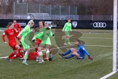 2. Frauen-Bundesliga - Saison 2021/2022 - FC Ingolstadt 04 - VFL Wolfsburg II - Wagner Melanie Torwart Wolfsburg - Maier Ramona (#18 FCI) - Fritz Anna-Lena (#19 FCI) - Gholami Hasti Wolfsburg grün - Foto: Meyer Jürgen