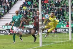 2.BL; SV Werder Bremen - FC Ingolstadt 04; Tor Jubel Treffer Ausgleich für FCI 1:1 durch Filip Bilbija (35, FCI), Marcel Gaus (19, FCI) laufen mit dem Ball ins Tor Ömer Toprak (21 Bremen) Torwart Jirí Pavlenka (1 Bremen)