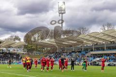 3. Liga; 1. FC Saarbrücken - FC Ingolstadt 04; Spiel ist aus Niederlage, hängende Köpfe 1:0, Spieler bedanken sich bei den Fans Lukas Fröde (34, FCI) Cheftrainerin Sabrina Wittmann (FCI) Marcel Costly (22, FCI) #f0#Jonas Scholz (15, FCI) Max Plath (14 FCI