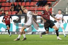 3. Liga; FC Ingolstadt 04 - SV Waldhof Mannheim; Bolay Luca (25 SVWM) hält Julian Kügel (31, FCI) am Trikot