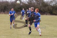 Freundschaftsspiel - Saison 2025/26 - SV Menning - SV Manching - Rainer Meisinger (Nr.8 - SV Manching) - Moritz Faigle blau Menning  - Foto: Meyer Jürgen