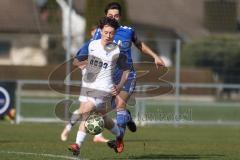 Kreisklasse - Saison 2025/26- TSV Etting - FC Arnsberg - Jonas Knon weiss Etting - Marco Maier blau Arnsberg  - Foto: Meyer Jürgen