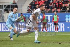 3. Liga; SV Wehen Wiesbaden - FC Ingolstadt 04; Pascal Testroet (37, FCI) überwindet Torwart Lyska Arthur (31 SVW) und erzielt das 2:1 Tor Jubel Treffer