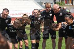 2. Fußball-Liga - Frauen - Saison 2022/2023 - FC Ingolstadt 04 - FCB München II - Die Mannschaft bildet einen Kreis vor dem Spiel - Alina Mailbeck (Nr.8 - FCI Frauen) motiviert ihre Mitspielerinnen - Foto: Meyer Jürgen