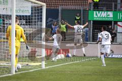 3. Liga; SV Meppen - FC Ingolstadt 04; Tor Jubel Treffer Tobias Bech (11, FCI) läuft jubelnd zu den mitgereisten Fans mit Marcel Costly (22, FCI) Justin Butler (31, FCI) Torwart Harsman Matthis (1 SVM)
