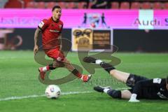 3. Liga; FC Ingolstadt 04 - Erzgebirge Aue; Emilio Kehrer (44, FCI) Torchance verpasst Torwart Lord Louis (22 Aue)