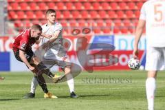 3. Liga - FC Bayern 2 - FC Ingolstadt 04 - Marc Stendera (10, FCI) Zweikampf mit Rhein (FCB)