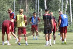 3. Liga; FC Ingolstadt 04 - Trainingsauftakt nach Sommerpause; Trainingsende bei Hitze, mittig Neuzugang Jongmin Seo (7, FCI)