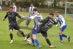 Kreisliga - Saison 2025/26- SV Karlshuld - SV Menning - Marcel Hubner schwarz Menning #27- Yannik Werle weiss Karlshuld #10- Foto: Meyer Jürgen