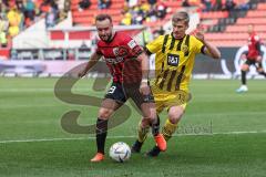 3. Liga; FC Ingolstadt 04 - Borussia Dortmund II; Zweikampf Kampf um den Ball David Kopacz (29, FCI) Pudel Bjarne ( BVB2)