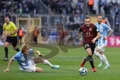 3. Liga; TSV 1860 München - FC Ingolstadt 04;  Spiel David Kopacz (29, FCI) Zweikampf Kampf um den Ball Verlaat Jesper (4 TSV)