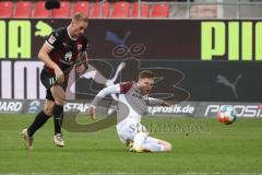 2.BL; FC Ingolstadt 04 - SG Dynamo Dresden; Zweikampf Kampf um den Ball Maximilian Beister (11, FCI)