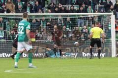 2.BL; SV Werder Bremen - FC Ingolstadt 04; Torwart Dejan Stojanovic (39 FCI) Michael Heinloth (17, FCI) Marco Friedl (32 Bremen)