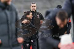 3. Liga; FC Ingolstadt 04 - TSG Hoffenheim II; Sieg Jubel Freude 3:2 Spieler bedanken sich bei den Fans Cheftrainerin Sabrina Wittmann (FCI) und Torwart-Trainer Arvid Schenk  (FCI)