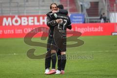 2.BL; FC Ingolstadt 04 - SG Dynamo Dresden; Sieg Jubel Freude Cheftrainer Rüdiger Rehm (FCI) gratuliert Thomas Keller (27, FCI)