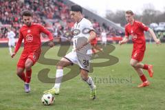 3. Liga; Rot-Weiss Essen - FC Ingolstadt 04; Zweikampf Kampf um den Ball Deniz Zeitler (38, FCI) Rios Alonso José-Enrique (23 RWE) Eitschberger Julian (2 RWE)