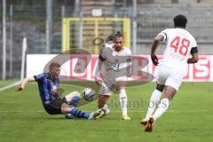 3. Liga; SV Waldhof Mannheim - FC Ingolstadt 04 - Leon Guwara (6, FCI) Zweikampf Kampf um den Ball Jans Laurent (18 SVWM)