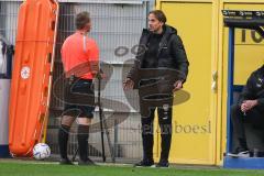 3. Liga; SC Verl - FC Ingolstadt 04; Cheftrainer Rüdiger Rehm (FCI) diskutiert mit dem Schiedsrichter