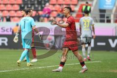 3. Liga; FC Ingolstadt 04 - Alemannia Aachen; Marcel Costly (22, FCI) bedankt sich für die Flanke Torwart Riemann Manuel (1 AA)