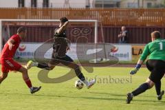 Kreispokal - Saison 2025/26- SV Eitensheim- TSV Gaimersheim  - Florian Trini rot Eitensheim - Domenic Raimann schwarz Gaimersheim - Lukas Strasse Torwart Eitensheim - Foto: Meyer Jürgen