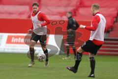 3. Fußball-Liga - Saison 2020/2021 - FC Ingolstadt 04 - FC Viktoria Köln - Die Spieler auf dem Spielfeld zum warm machen - Michael Heinloth (#17,FCI)  - Foto: Meyer Jürgen