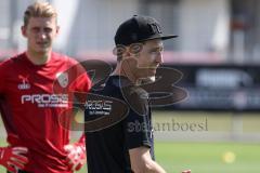 2. Bundesliga - FC Ingolstadt 04 - Trainingsauftakt mit neuem Trainerteam - Cheftrainer Roberto Pätzold (FCI) Torwart Robert Jendrusch (1, FCI)