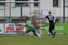 Bezirksliga - Saison 2025/26 - FC Gerolfing - VFR Garching - Torwart Florian Meier Gerolfing - Armin Bortenschläger grün Gerolfing - Leon Fellner schwarz Garching - Foto: Meyer Jürgen