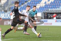 3. Liga - SV Wehen Wiesbaden - FC Ingolstadt 04 - Schuß Francisco Da Silva Caiuby (13, FCI) Kempe Dennis (25 SVW)