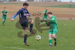 Kreisklasse - Saison 2024/25- SV Lippertshofen - TSV Etting - Niclas Führer grün Lippertshofen - Johannes Brosig blau Etting - Foto: Meyer Jürgen