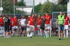 Toto Pokal - Saison 2022/2023 - SpVgg Heßdorf - FC Ingolstadt 04 - Die Spieler vertreten das Spielfeld zum warm machen - Foto: Meyer Jürgen