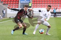 2.BL; FC Ingolstadt 04 - FC ST. Pauli; Merlin Röhl (34, FCI) Zweikampf Kampf um den Ball Kyereh Daniel-Kofi (17 Pauli)