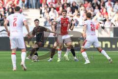 3. Liga; Rot-Weiss Essen - FC Ingolstadt 04; Max Besuschkow (17, FCI) Kostka Michael (2 RWE) Müsel Torben (26 RWE)