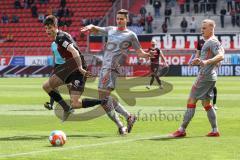 2.BL; FC Ingolstadt 04 - SC Paderborn 07; Zweikampf Kampf um den Ball Merlin Röhl (34, FCI) Thalhammer Maximilian (23 SCP) Pröger Kai (9 SCP)