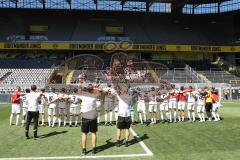 3. Fußball-Liga - Saison 2022/2023 - Borussia Dortmund II - FC Ingolstadt 04 - Die Mannschaft bedankt sich bei den mitgereisten Fans - Jubel - Foto: Meyer Jürgen