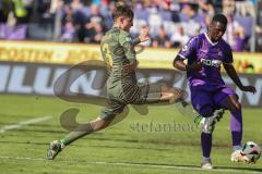 3. Liga; VfL Osnabrück - FC Ingolstadt 04; Zweikampf Kampf um den Ball Torchance Elias Decker (3, FCI) Gyamfi Maxwell (4 VFL)