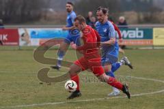 Kreisliga - Saison 2024/25- SV Hundszell - TSV Kösching-  - Jonas Betz rot Kösching - Tim Liesegang blau Hundszell - Foto: Meyer Jürgen