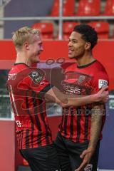 3. Liga; FC Ingolstadt 04 - Erzgebirge Aue; Tor Jubel Treffer Justin Butler (31, FCI) mit Tobias Bech (11, FCI)