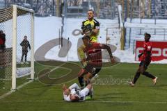 3.Liga - Saison 2022/2023 - SV 07 Elversberg - FC Ingolstadt 04 - Marcel Costly (Nr.22 - FCI) -Torwart Marius Funk (Nr.1 - FCI) hält den Ball sicher -  Foto: Meyer Jürgen