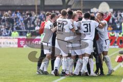 3. Liga; SV Meppen - FC Ingolstadt 04; Tor Jubel Treffer 0:2  mit dem Kopf Moussa Doumbouya (27, FCI) an der Seitenlinie, Spielerbank Torwart-Trainer Robert Wulnikowski (FCI) Cheftrainer Michael Köllner (FCI) Hans Nunoo Sarpei (18 FCI) Arian Llugiqi (25, 