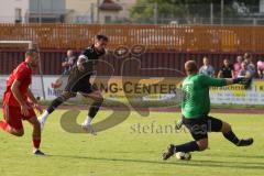 Kreispokal - Saison 2025/26- SV Eitensheim- TSV Gaimersheim  - Florian Trini rot Eitensheim - Domenic Raimann schwarz Gaimersheim - Lukas Strasse Torwart Eitensheim - Foto: Meyer Jürgen