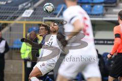 3. Liga; SV Waldhof Mannheim - FC Ingolstadt 04 - Zweikampf Kampf um den Ball Leon Guwara (6, FCI) Hawkins Jalen (11 SVWM)