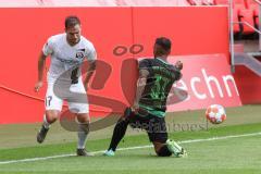 2.BL; FC Ingolstadt 04 - SpVgg Greuther Fürth; Testspiel; Michael Heinloth (17, FCI) gegen Green Julian (37 Fürth)