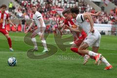 3. Liga - Saison 2023/24 - Rot-Weiss Essen - FC Ingolstadt 04 -  - Arian Llugiqi (Nr.25 - FCI) - Nils Kaiser (#18 Essen) - Foto: Meyer Jürgen