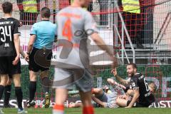 2.BL; FC Ingolstadt 04 - SC Paderborn 07; Rico Preißinger (6, FCI) foult Srbeny Dennis (18 SCP) und es gibt Elfmeter