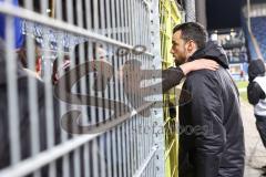 3. Liga; SV Waldhof Mannheim - FC Ingolstadt 04; Niederlage, hängende Köpfe, Spieler beschweren sich bei den Fans wegen zu wenig Support für die jungen Spieler, Sportmanager Malte Metzelder (FCI) kommt dazu