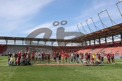 3. Liga; FC Ingolstadt 04 - VfB Lübeck; Sieg Jubel Freude Spieler bedanken sich bei den Fans