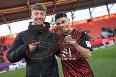 3. Liga; FC Ingolstadt 04 - 
SV Sandhausen; Sieg Jubel Freude  4:0 Spieler bedanken sich bei den Fans Torwart Maurice Dehler (46, FCI) Felix Keidel (43, FCI)